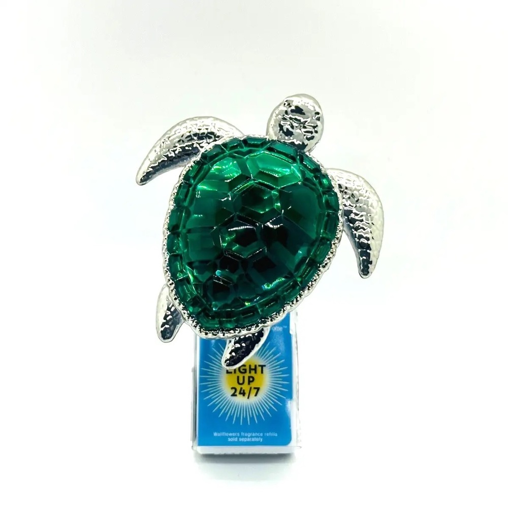 Bath & Body Works GREEN GEM SEA TURTLE Nightlight Wallflowers Fragrance Plug - Picture 2 of 2